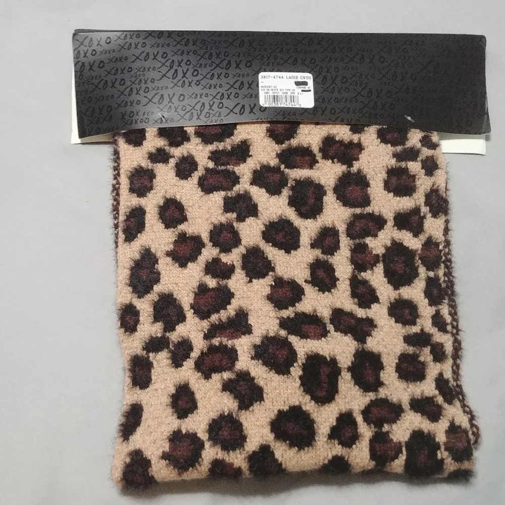 2 piece set Leopard Hat and Leopard Print Scarf Set with Poof, OS  NEW